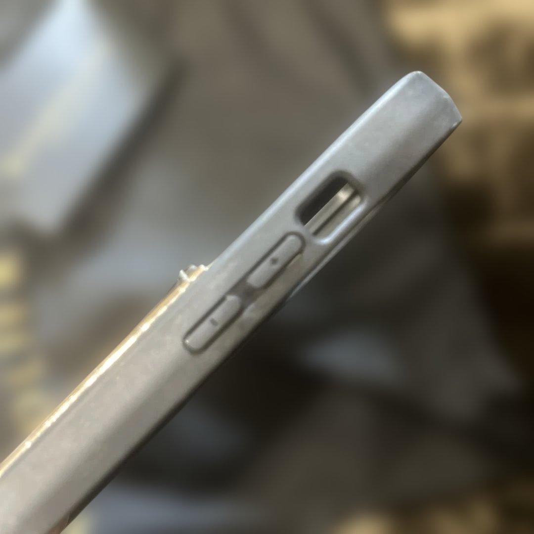 【美品】bandolierメタリックiPhoneケース 15Pro MAX