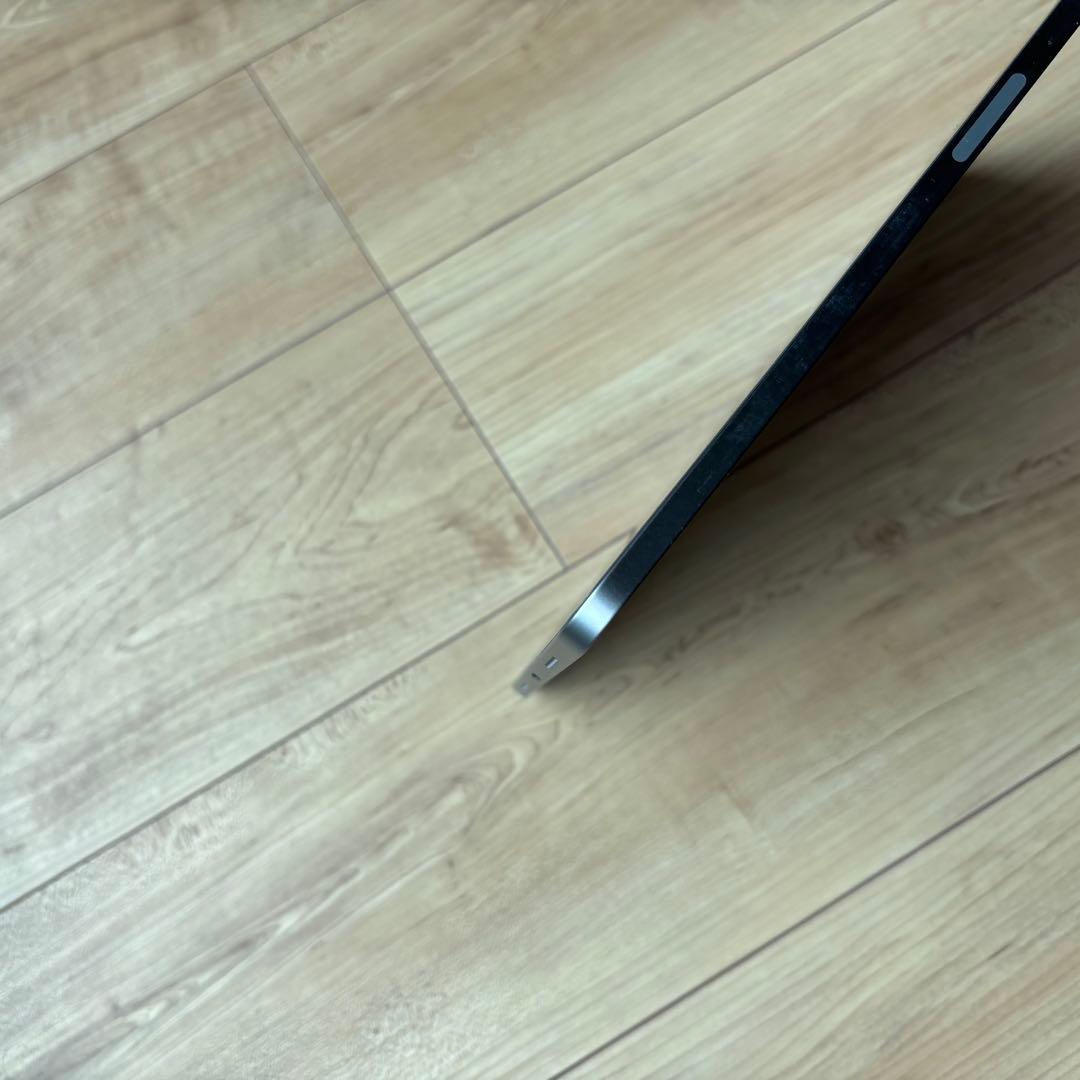 極美品iPad Pro 12.9インチ 第6世代 カバー フィルム付き グレー