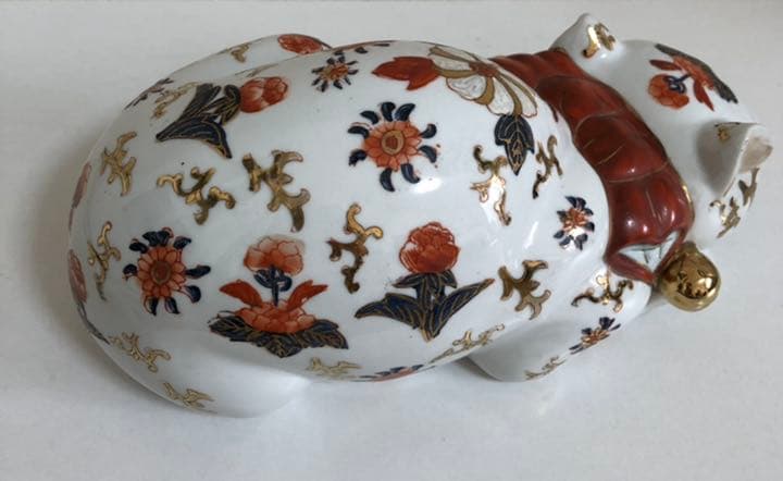 伊万里焼　眠り猫