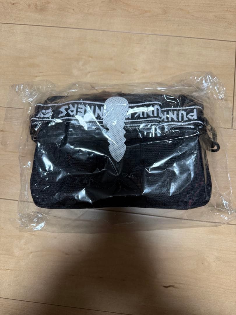 PUNK DRUNKERS パンクドランカーズ ギザロゴショルダーバッグ 黒