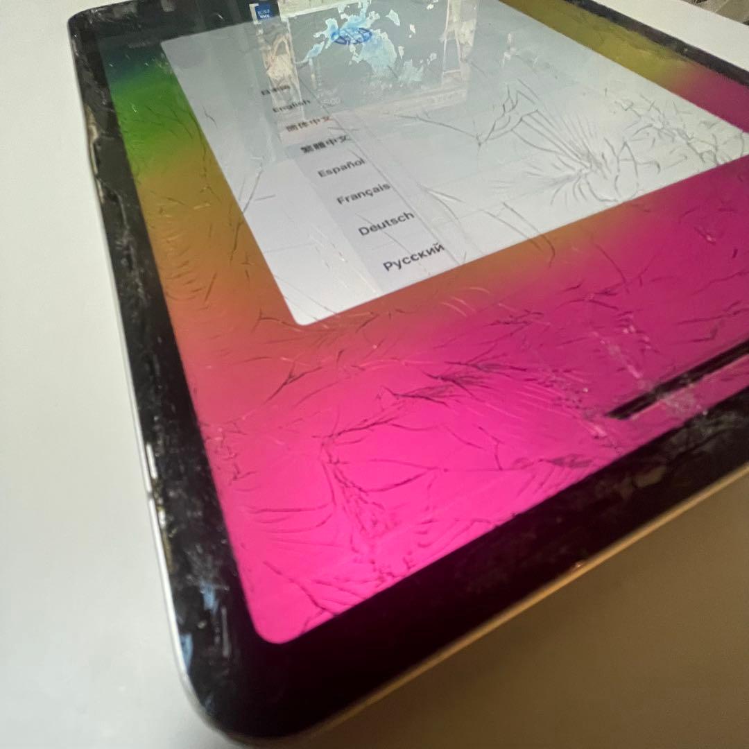 iPadPro11インチ第一世代256GB（画面割れ及びフレーム変形）