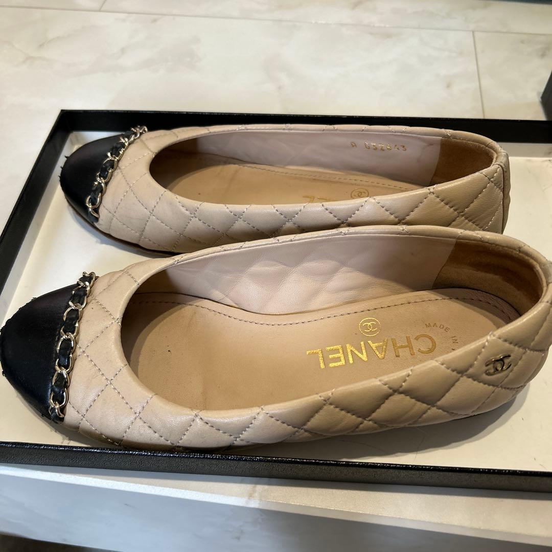CHANEL キルティングフラットシューズ ベージュ・黒