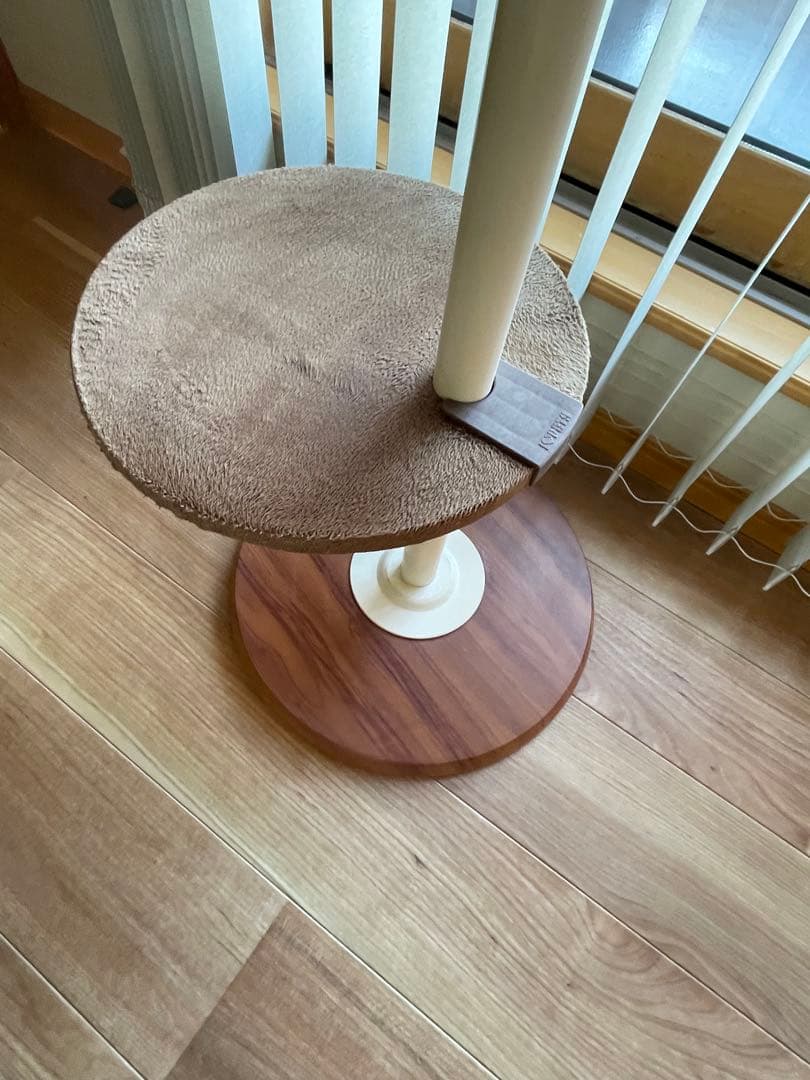 ボンビアルコン　キャットポール