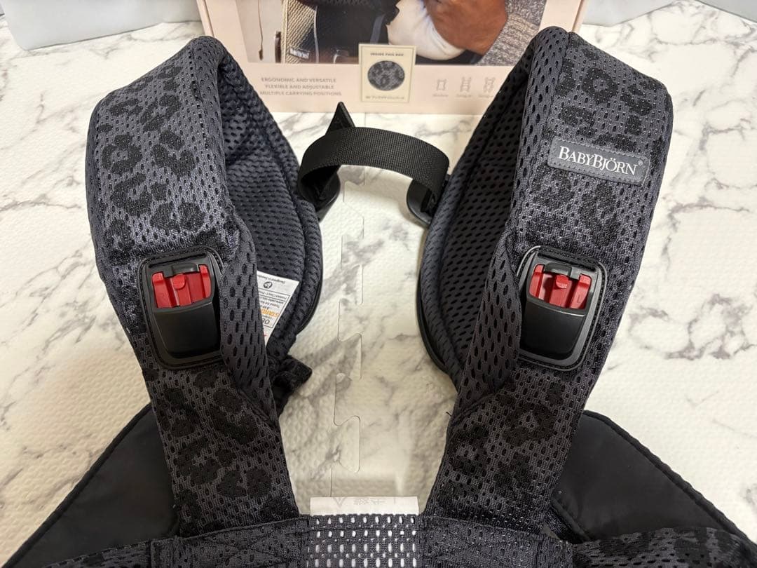 ベビービョルン 抱っこ紐 アンスラサイトレオパード ベビーキャリアONEKAI