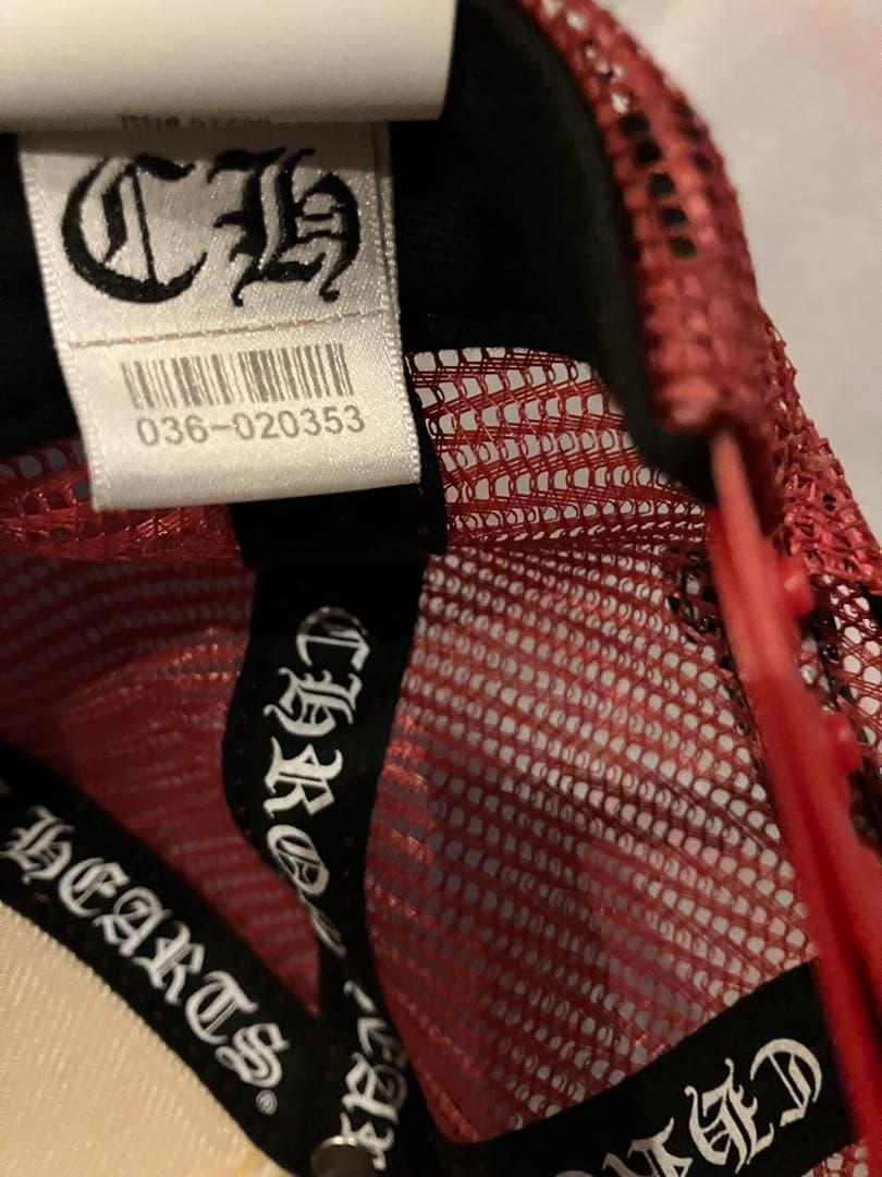 Chrome Heartsトラッカーキャップ