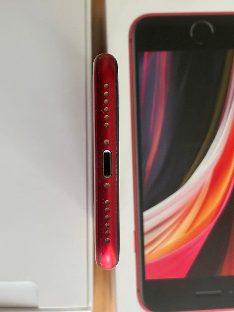 iPhoneSE第2世代　64GB レッド　新品イヤホン、電源アダプタ、箱付