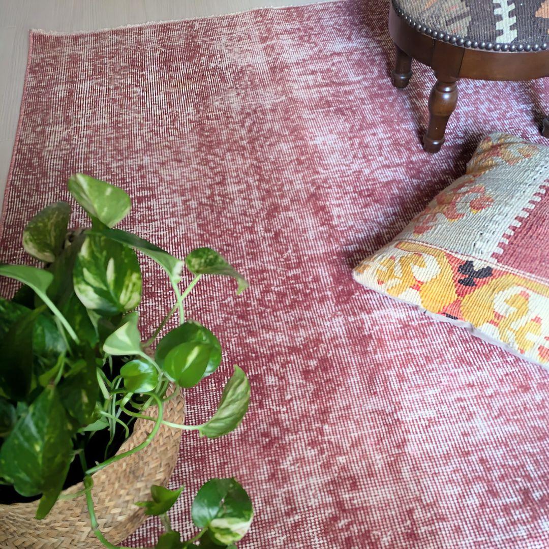 106×150 オーバーダイワンカラー赤　トルコヴィンテージラグ