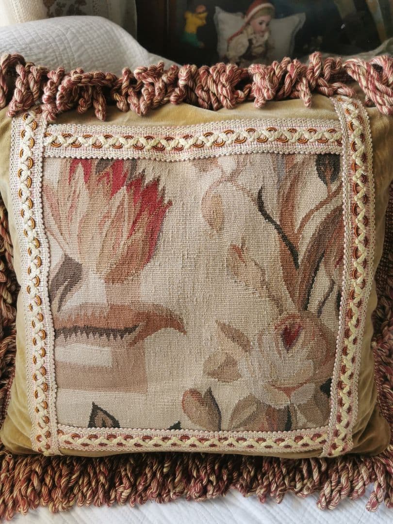 アンティーク 薔薇とチューリップ オービュッソン織クッションカバー美しいフリンジ