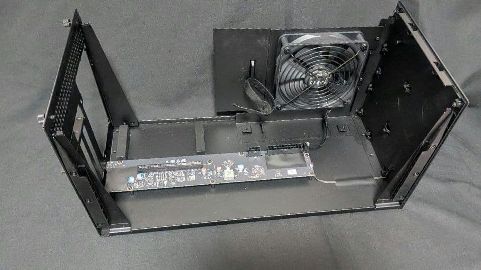 Razer Core X V2 GPUエンクロージャー