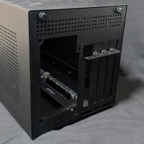 Razer Core X V2 GPUエンクロージャー