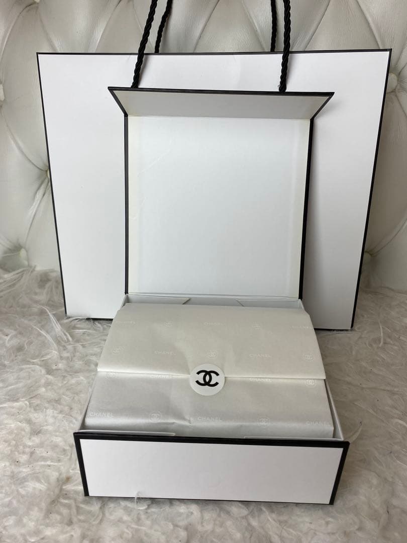 CHANEL リボン付きヘアクリップノベルティ箱ショッパー付き新品未使用品！