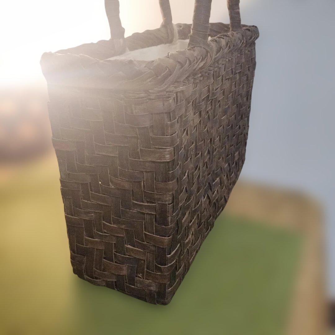 ゆ*ン様 胡桃の皮網代編み籠バック　中　約高さ23横30幅10