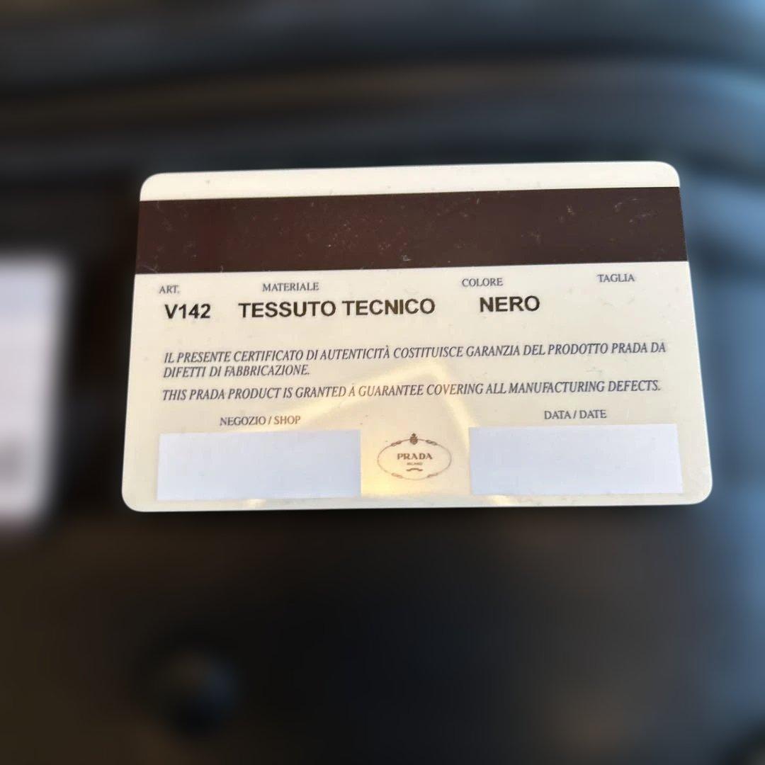 PRADAキャリーバックＶ142黒ナイロン旅行。サクランボさん専用商品。