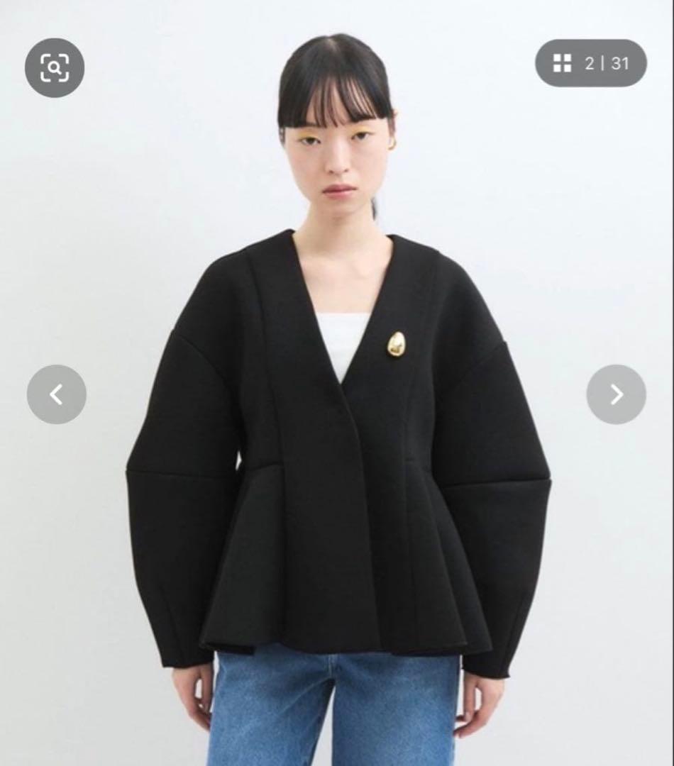 アダムエロペ　【洗える】エッグブローチ付きペプラムカーディガン