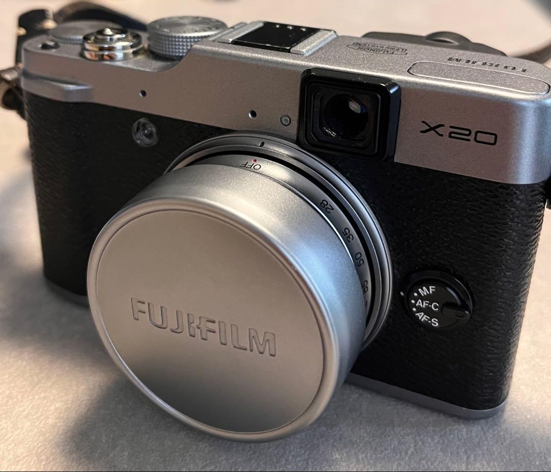本日12時で出品終了！欲しい方はお早めに！Fujifilm X20 デジカメ