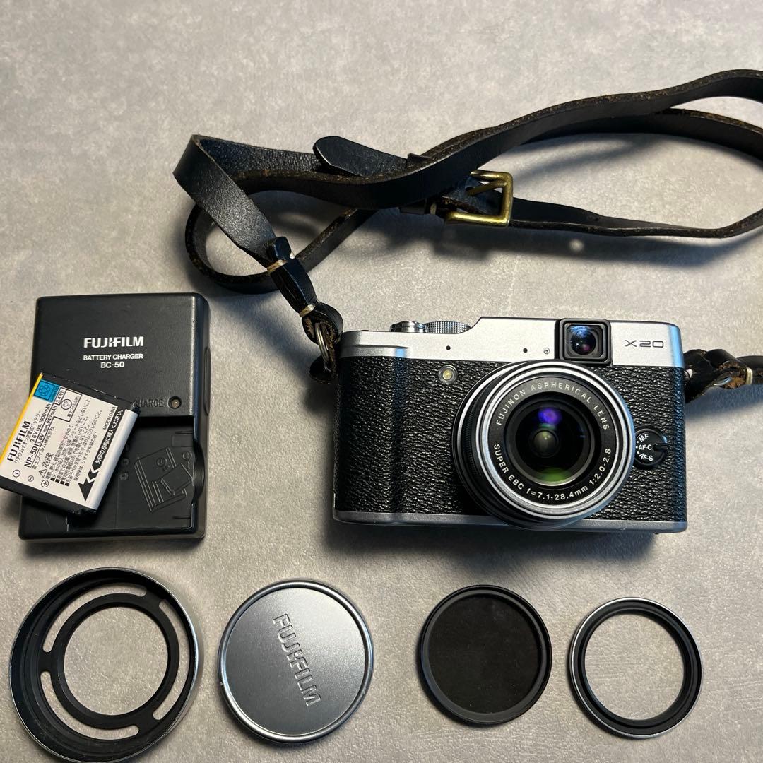 本日12時で出品終了！欲しい方はお早めに！Fujifilm X20 デジカメ