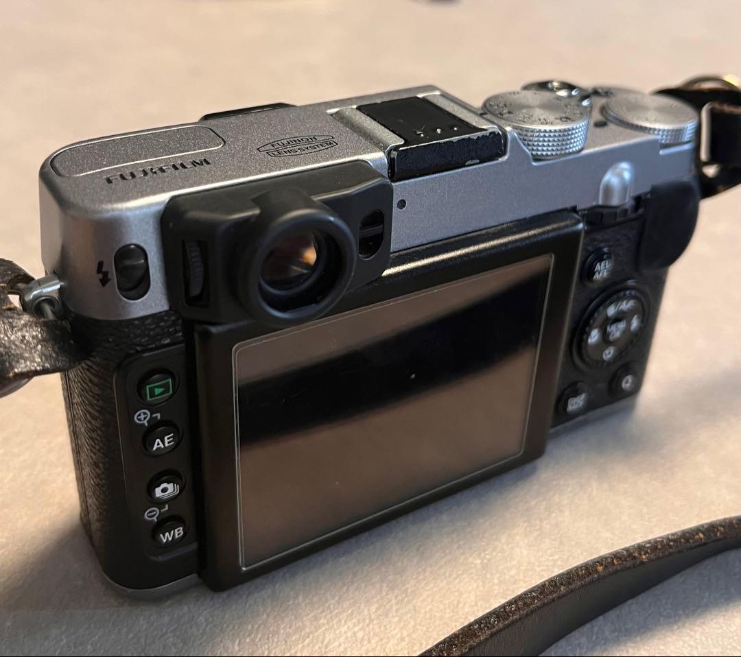 本日12時で出品終了！欲しい方はお早めに！Fujifilm X20 デジカメ