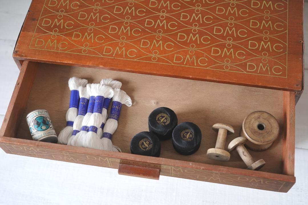 古い糸メーカーの引き出し フランス・DMC スプールキャビネット ウッドラック