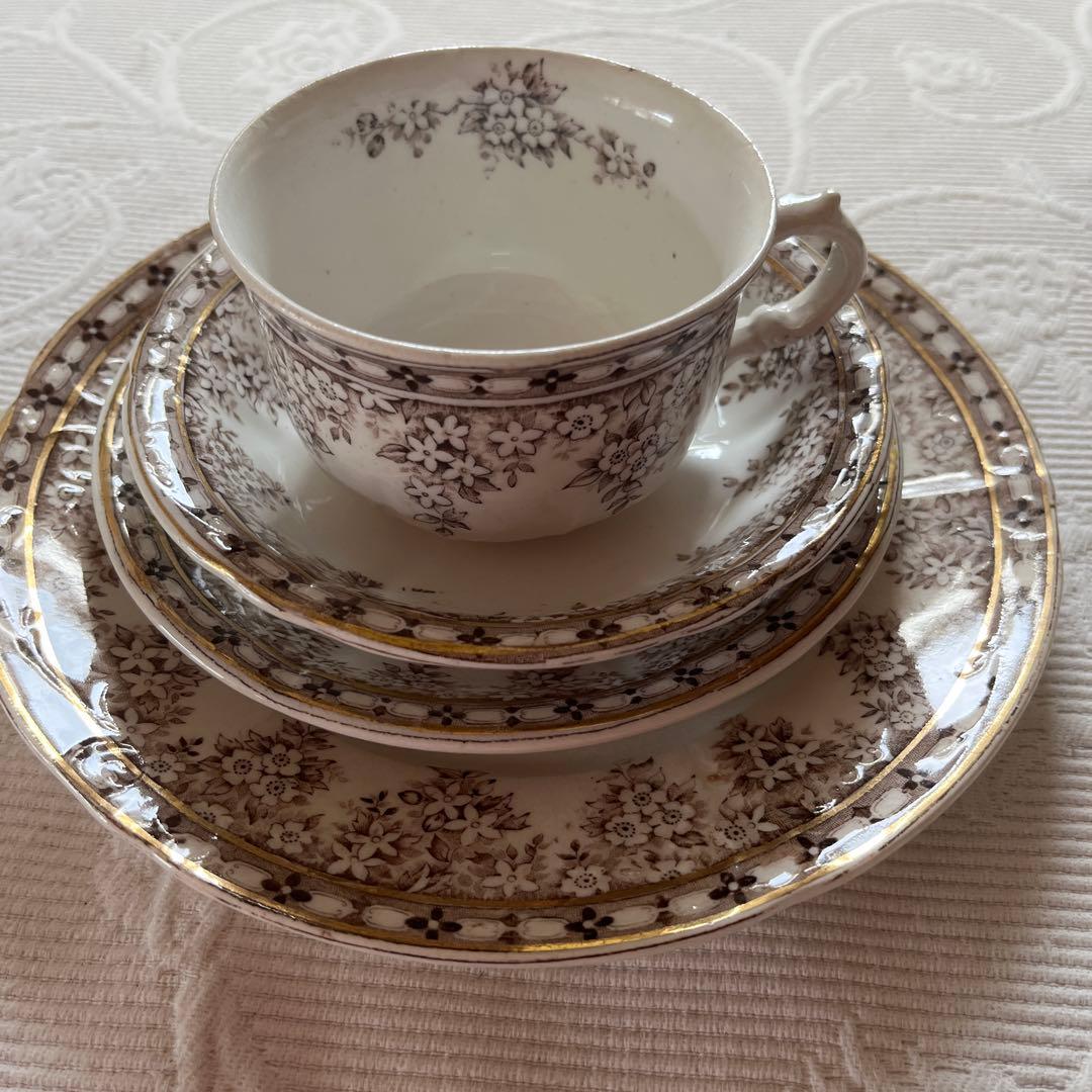 アンティーク　お花模様　カップ&ソーサー、ボウル、プレート4点セット