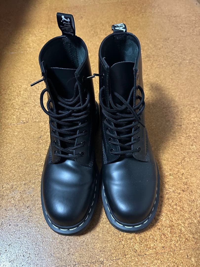 ドクターマーチン　8ホール　ホワイトステッチ