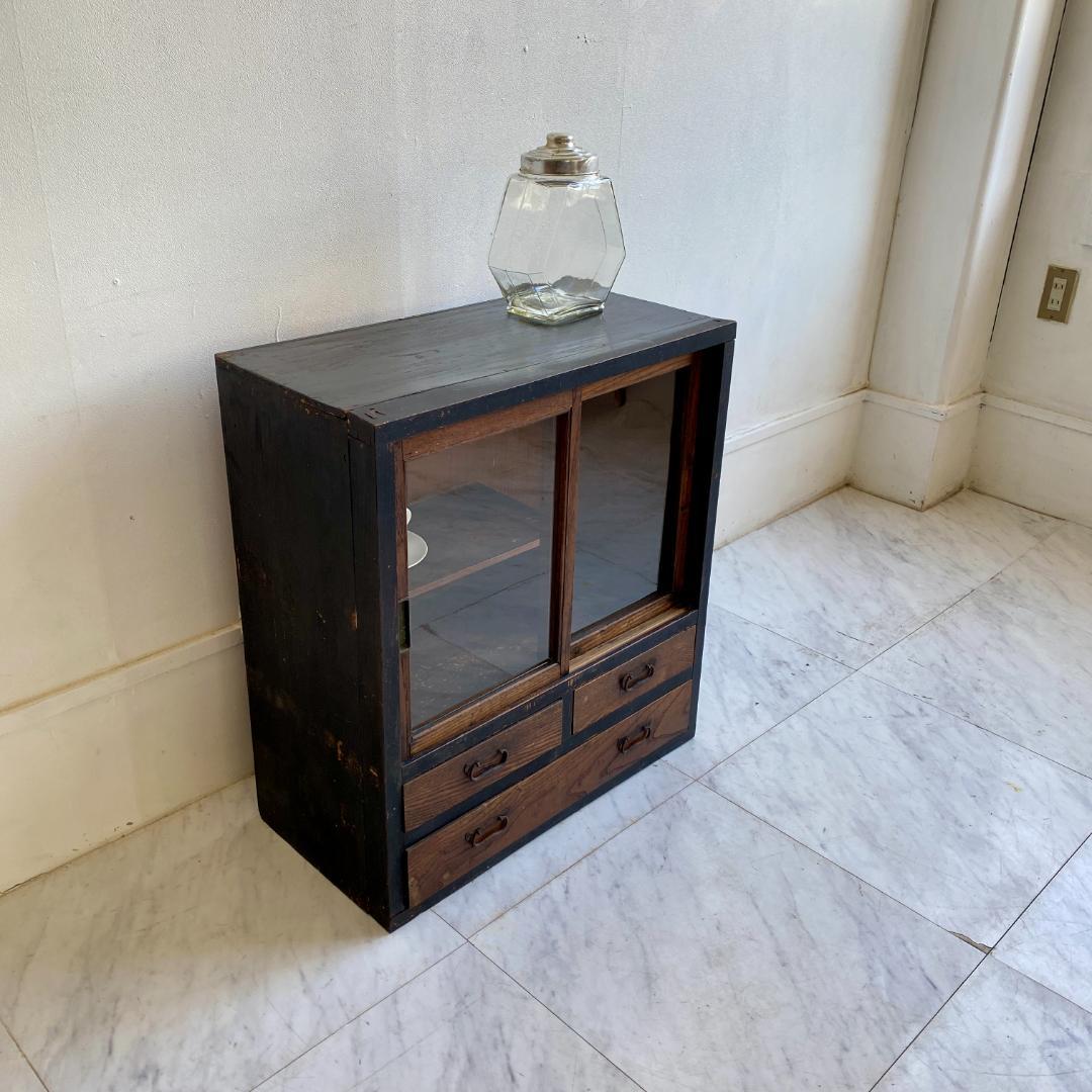 昭和レトロ ガラス戸 収納棚 黒枠 キャビネット 引き出し付き 古道具 食器棚