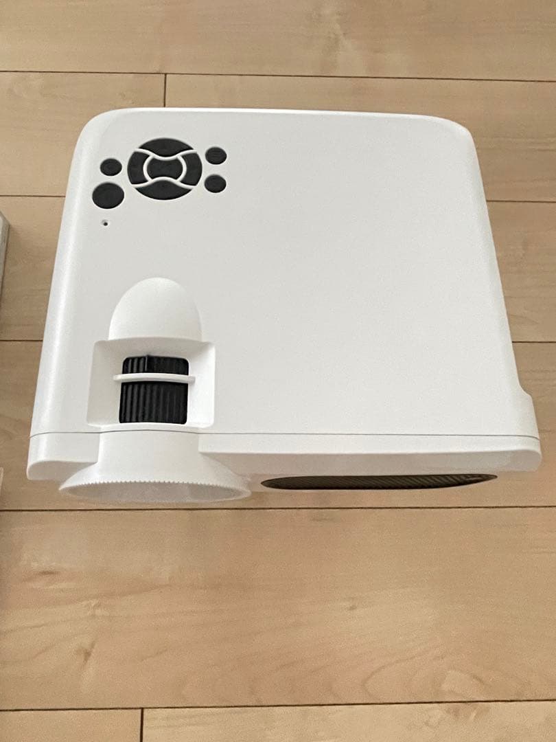 値下げ❗️ 地デジチューナー搭載　ホワイトプロジェクター 本体 リモコン付き