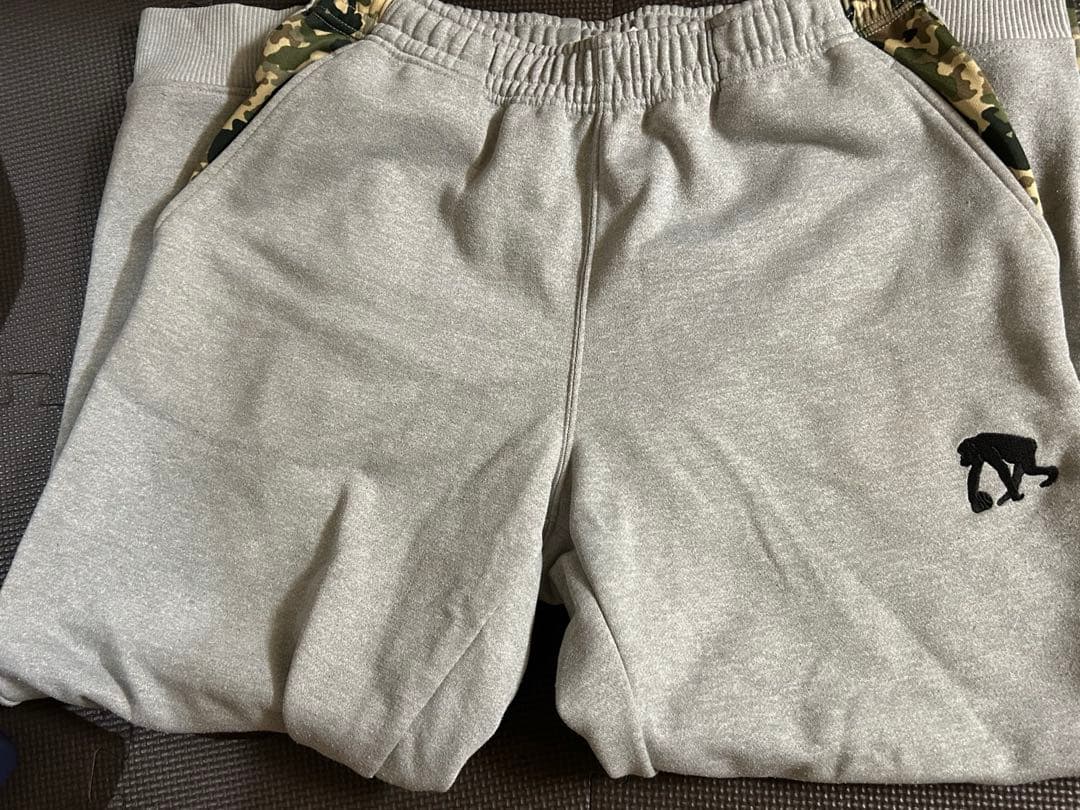 EGOZARU トレーナーとパンツのセットアップ