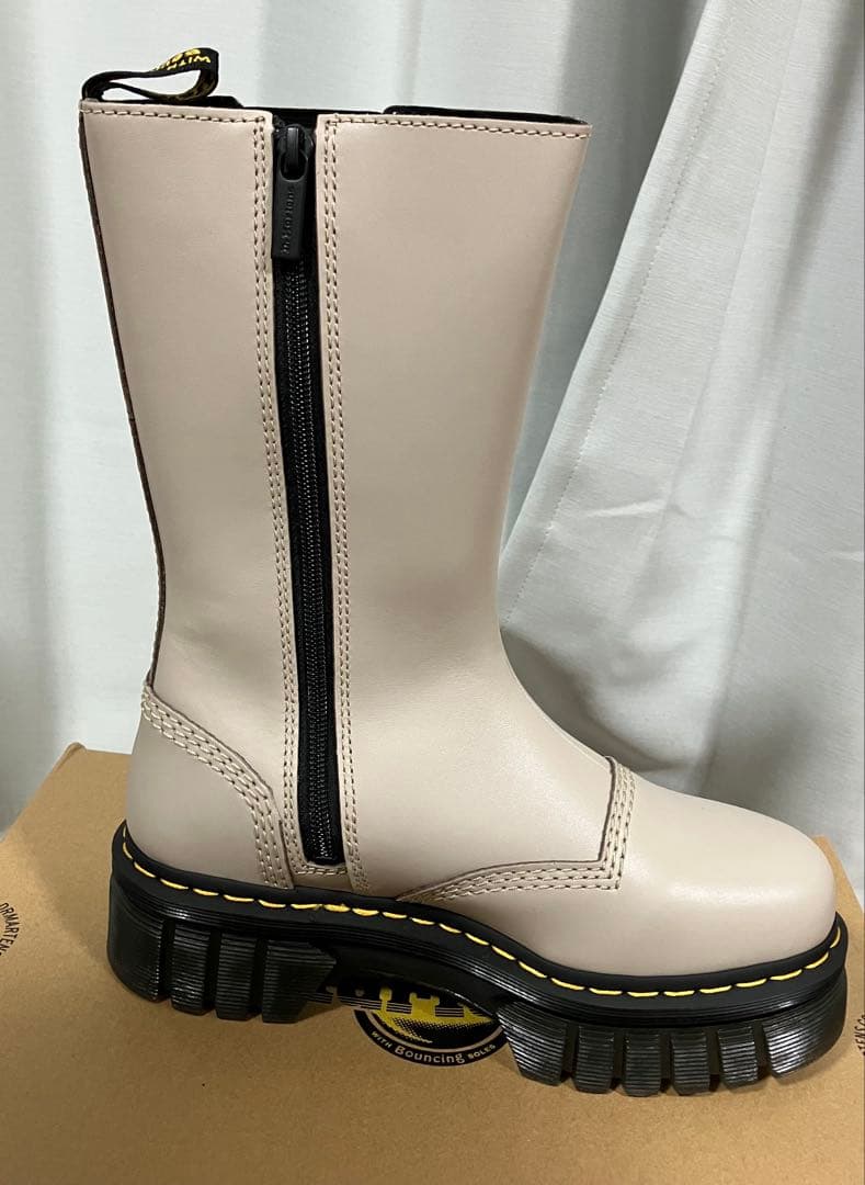 Dr.Martens 25cm ベージュブーツ30966348 ドクターマーチン