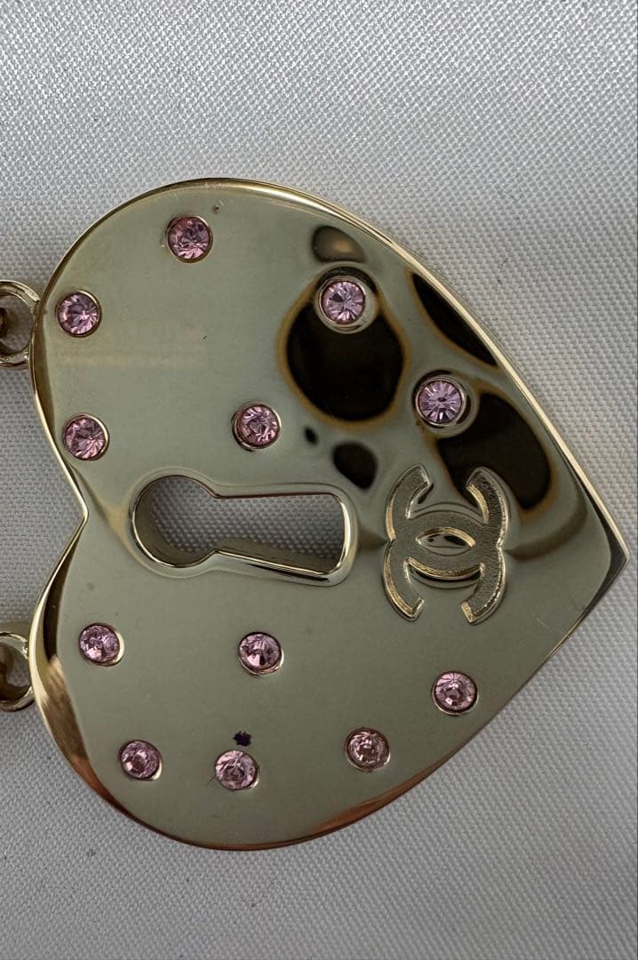 CHANELシャネル ラインストーンゴールド 金 ピンク メタル ブローチ袋付き