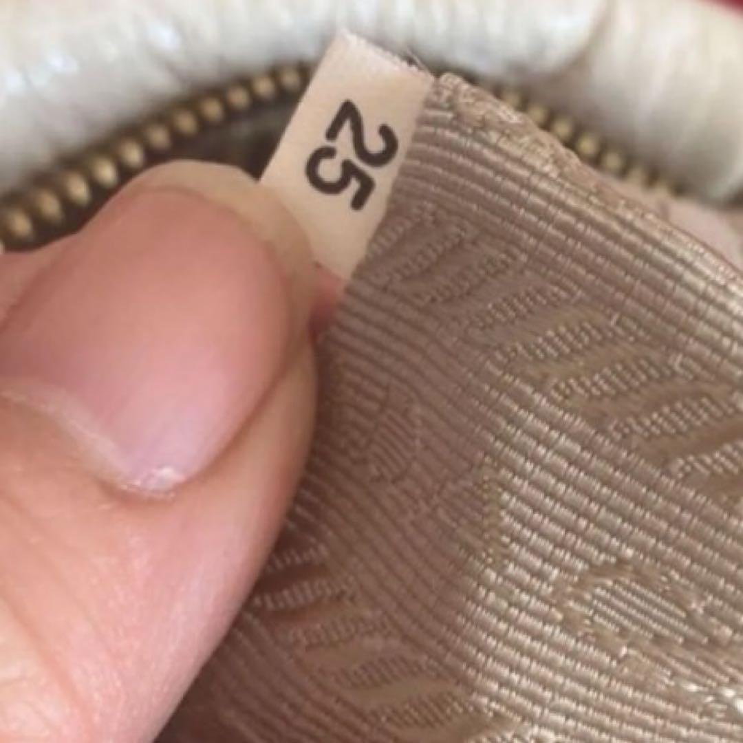 PRADA ホワイトレザー　ワンショルダーバッグ　プラダ