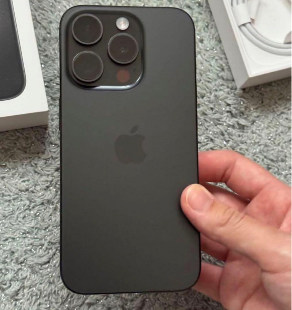 iPhone15pro ブラックチタニウム256GBSIMフリー