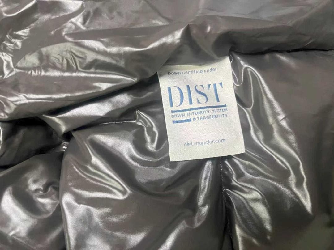 MONCLER ブラック フード付きダウンジャケット