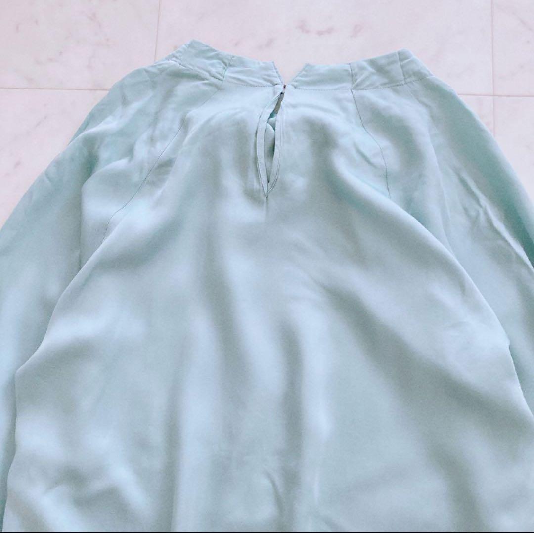 美品　トゥモローランド　ウォッシャブルサテン　ボウタイギャザーブラウス　グリーン