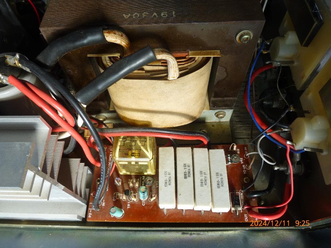 最安販売中　DIAMOND　30Aの大容量　巨大トランス安定化電源