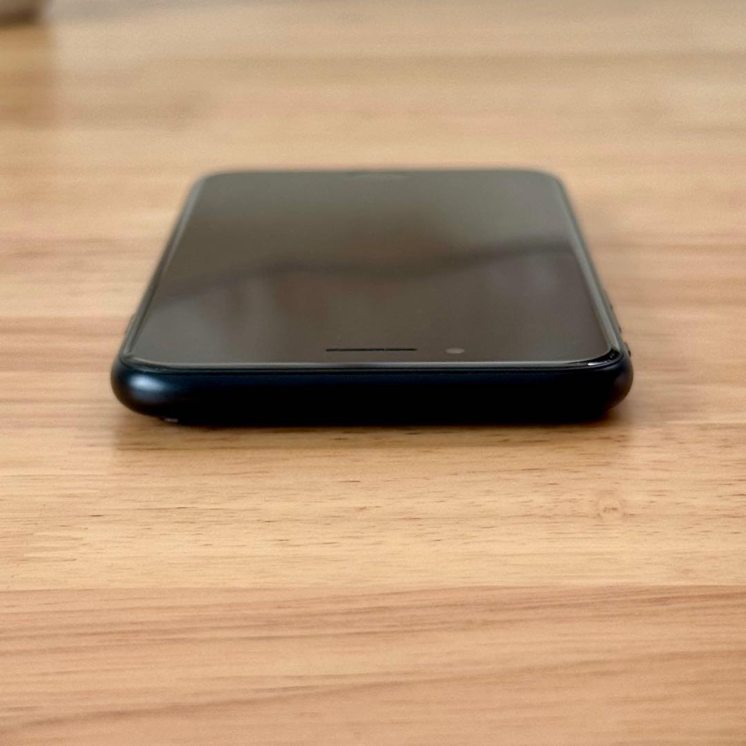 Apple iPhone SE 第三世代 ケース付き Anker充電器付き