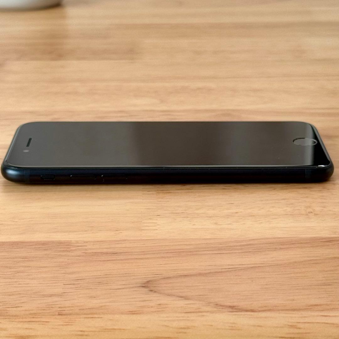 Apple iPhone SE 第三世代 ケース付き Anker充電器付き