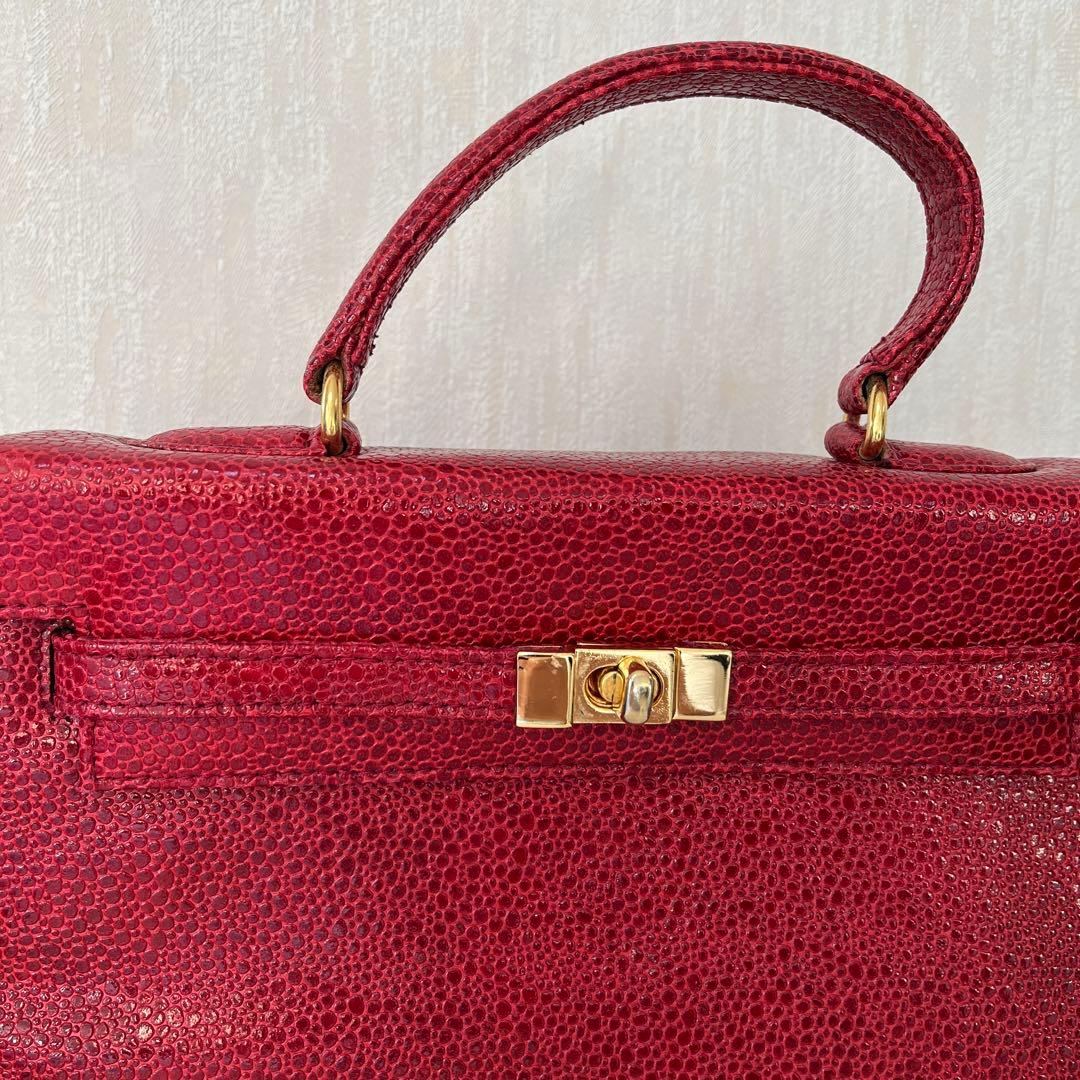 イタリア　レザー　ハンドバッグ　金具付き　ワンハンドル　ハイクラス　高級　本革