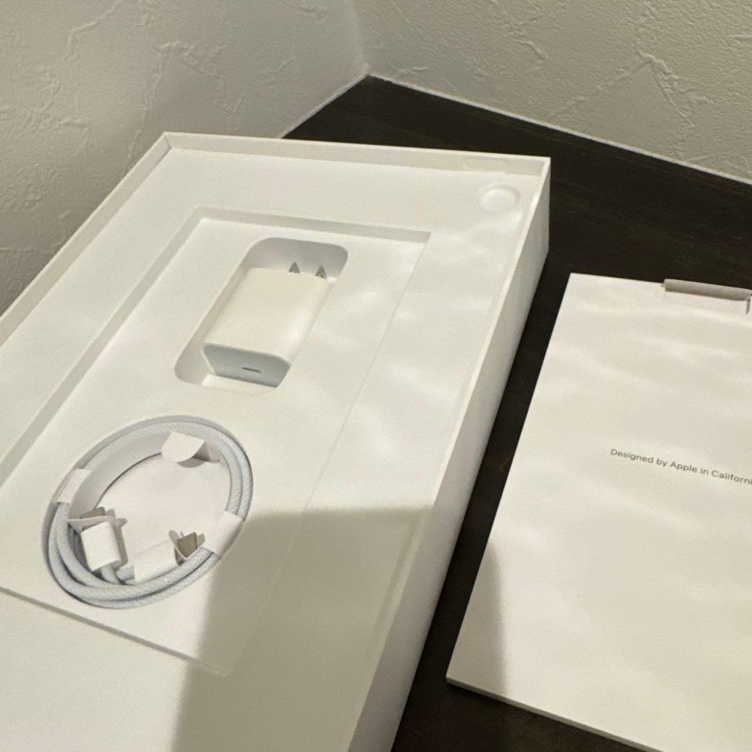 【極美品】Apple iPad 10世代 シルバー 64GB wifiモデル