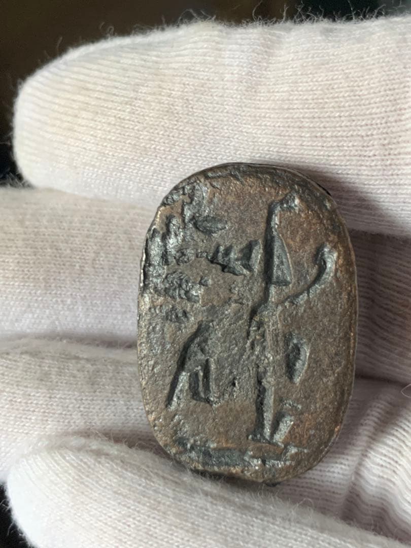 古代エジプト　副葬品　銅製スカラベ　ファイアン　ガンダーラ　ウシャブティ　出土