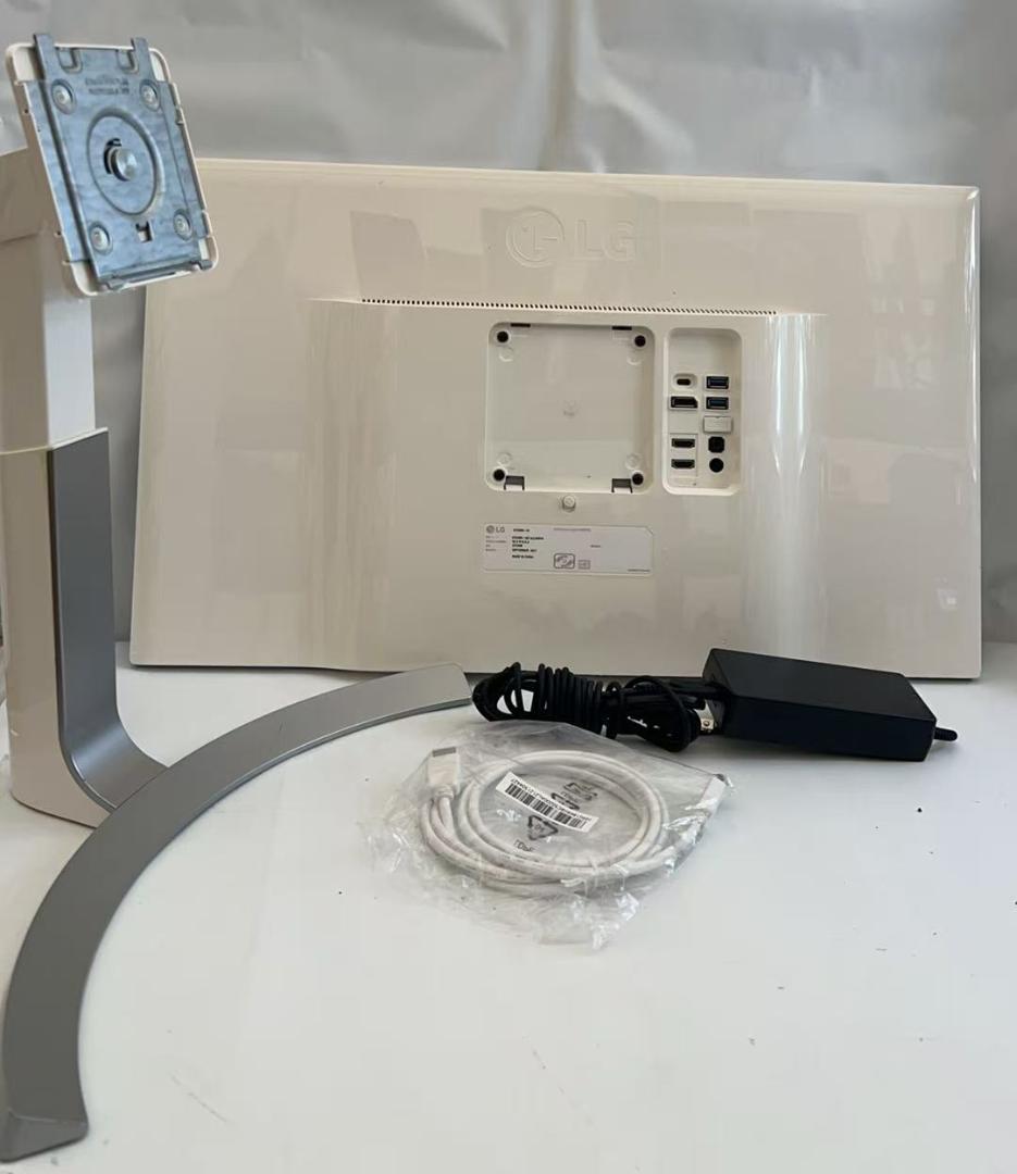 LG 27UD88-W 27インチモニター 4Kディスプレイ