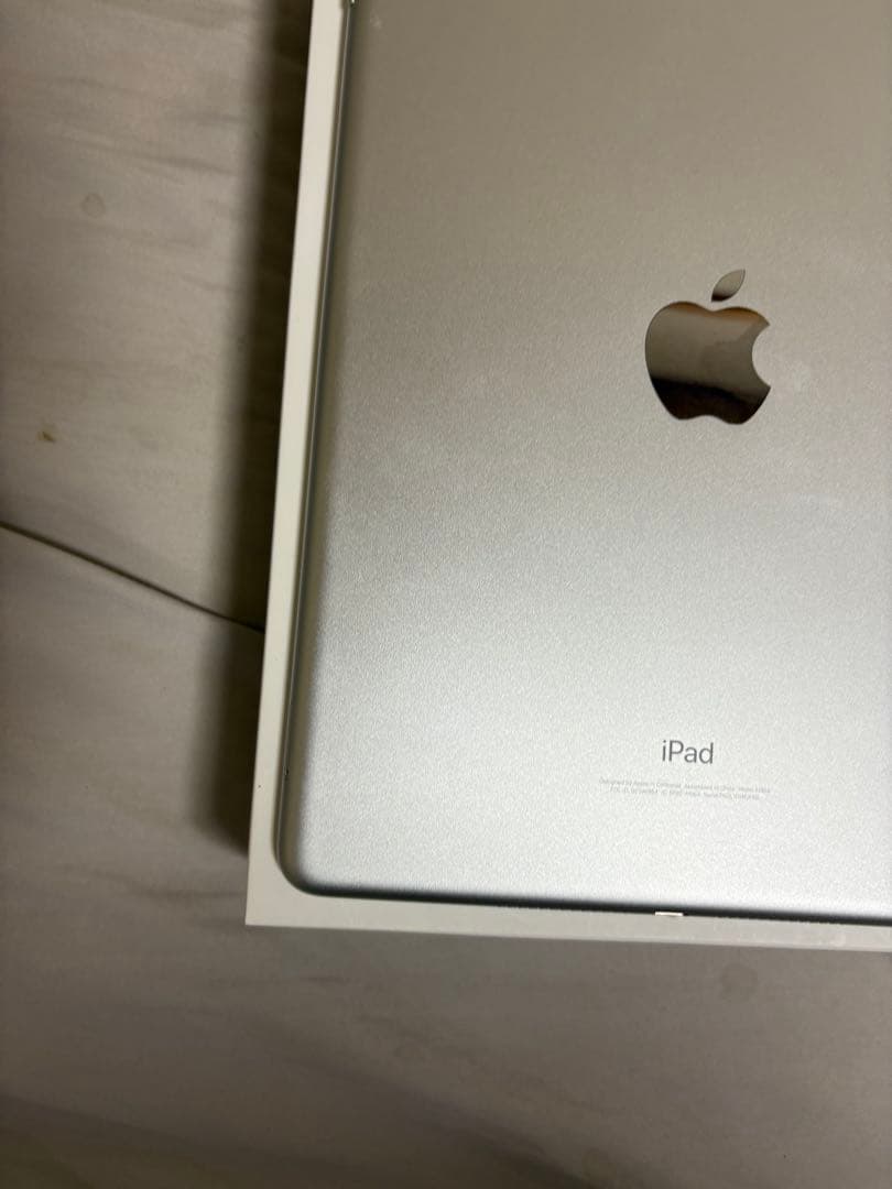 Apple iPad (第6世代) 128GB simフリーバテッリ容量98%