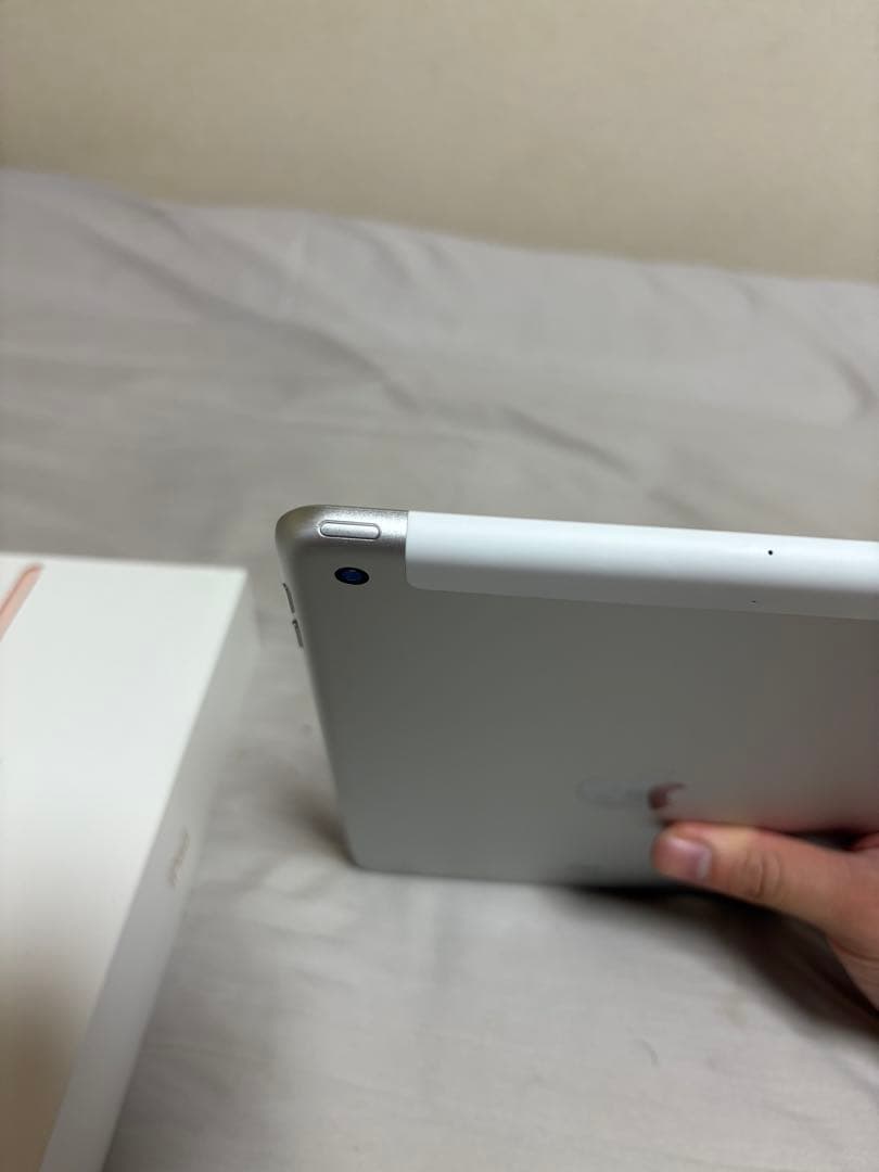 Apple iPad (第6世代) 128GB simフリーバテッリ容量98%