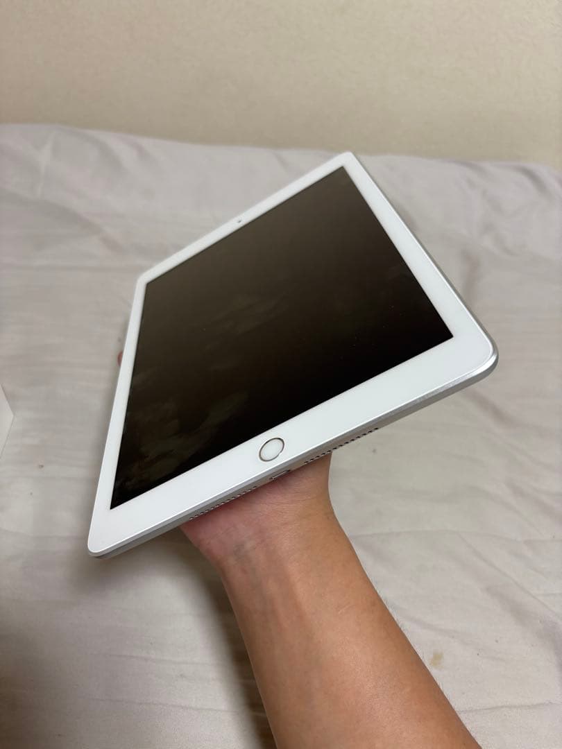 Apple iPad (第6世代) 128GB simフリーバテッリ容量98%