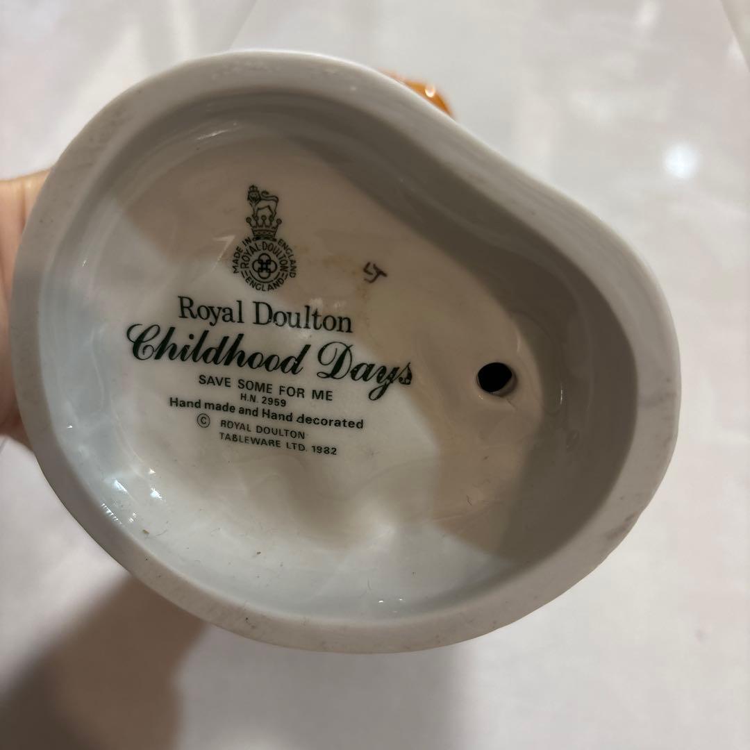 RoyaI DouIton ロイヤルドルトン少女と猫の陶器製置物 約20cm