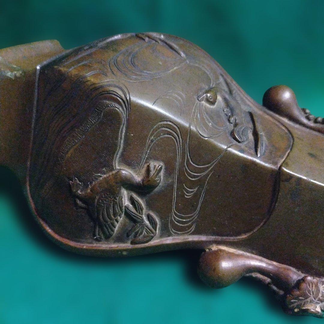 青銅製の花瓶 鳥と波の彫刻　菱形