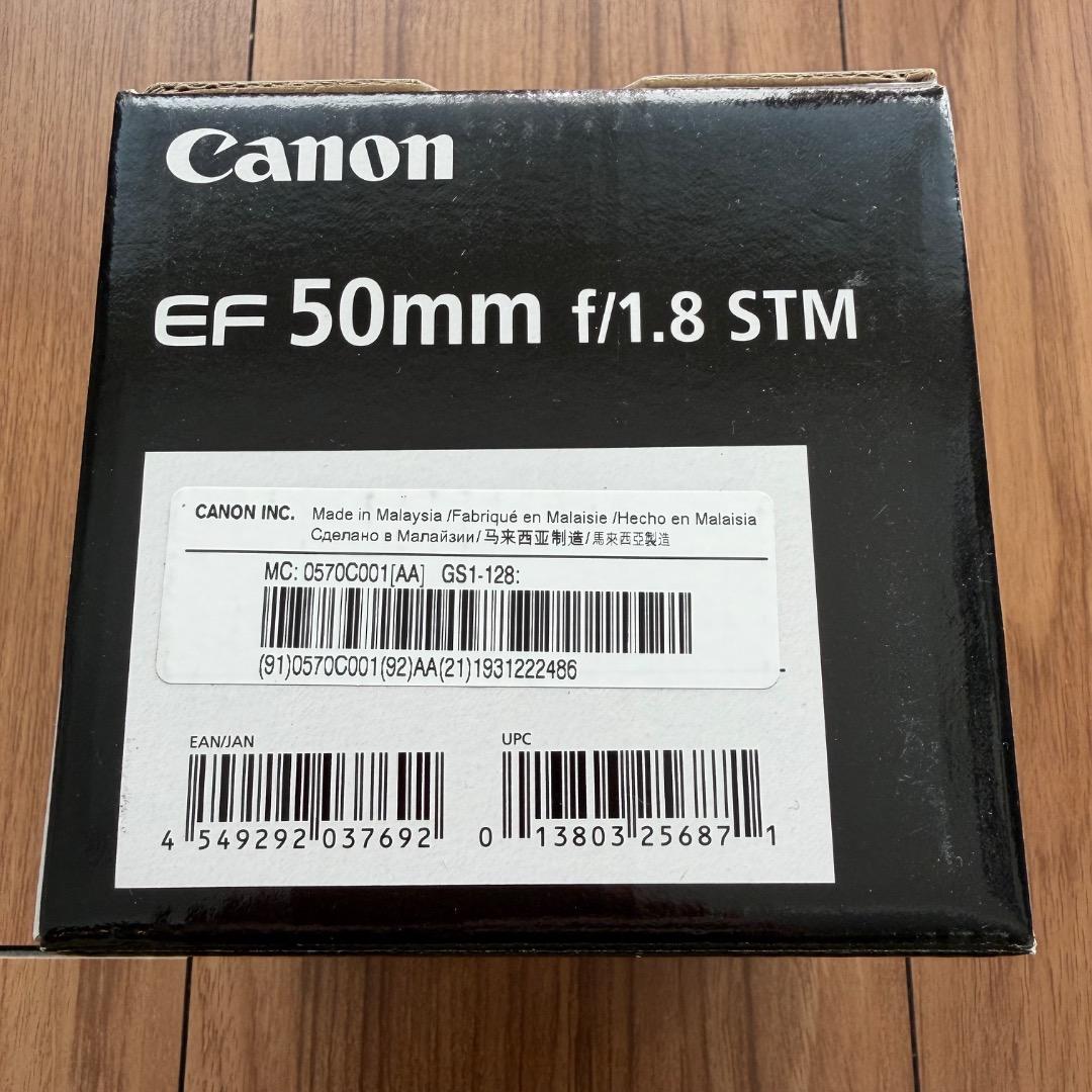 Canon EF 50mm f/1.8 STM レンズフード（ES-68）付き