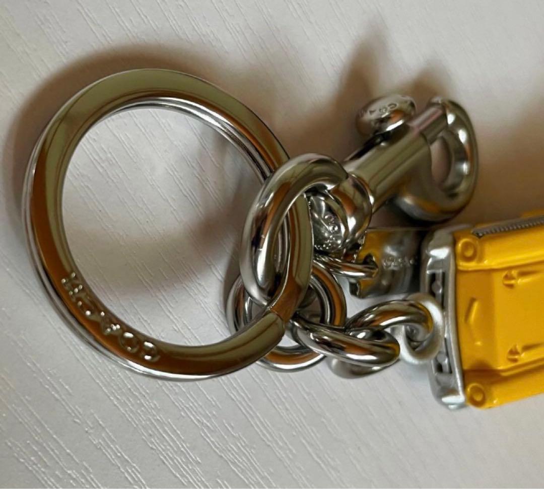 希少 COACH スモールタクシー キーホルダー バッグチャーム　オンライン完売