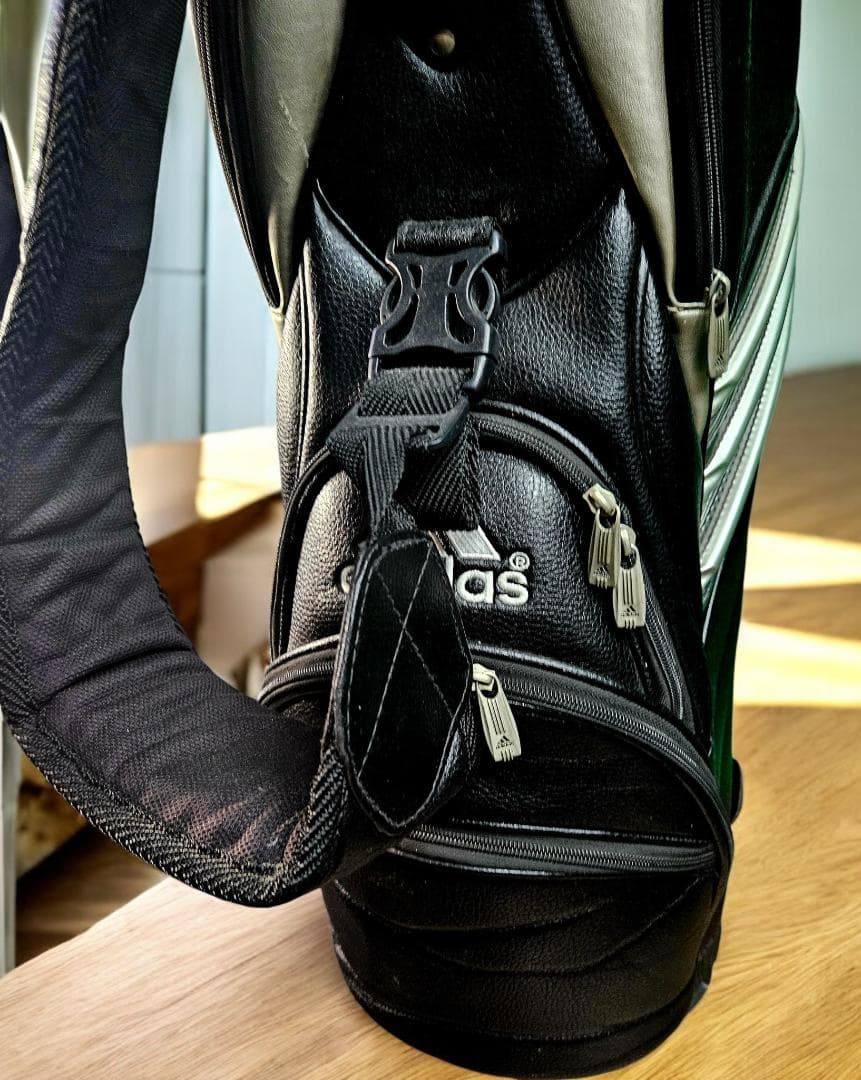 送料無料/美品　adidas ブラック キャディバッグ ストライプデザイン