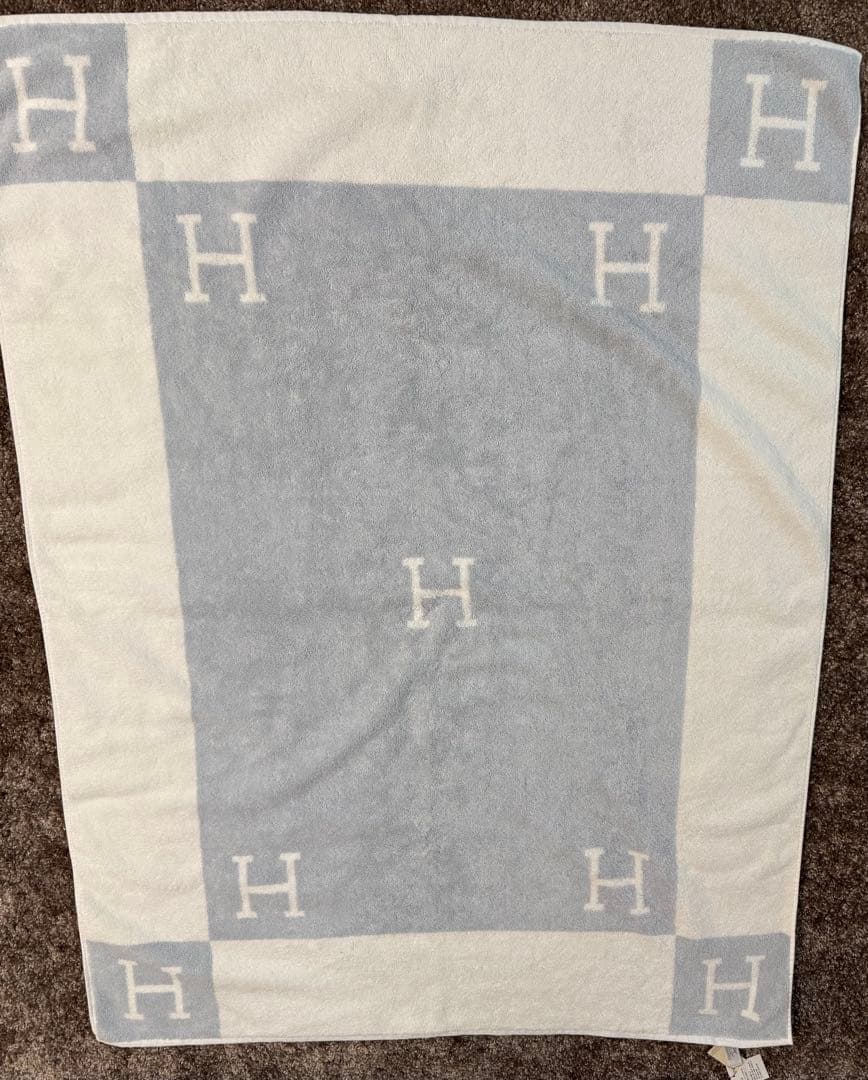 HERMES バスタオル ホワイト・ブルー Hロゴ　❤️新品未使用❤️タグ付き