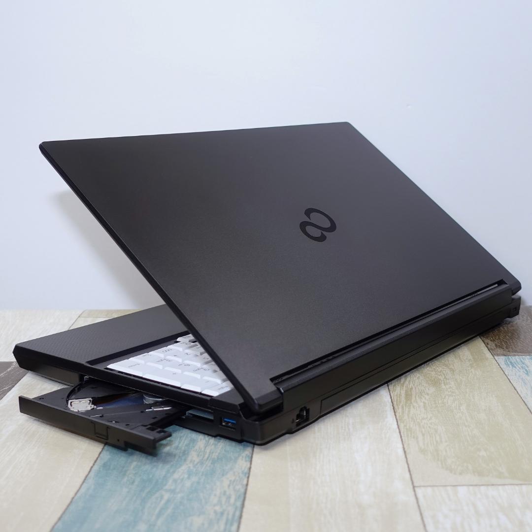 МＳオフィス付きで美品のほぼ現行モデル✨１２世代ｉ５に超高速ＳＳＤ＆大容量メモリ